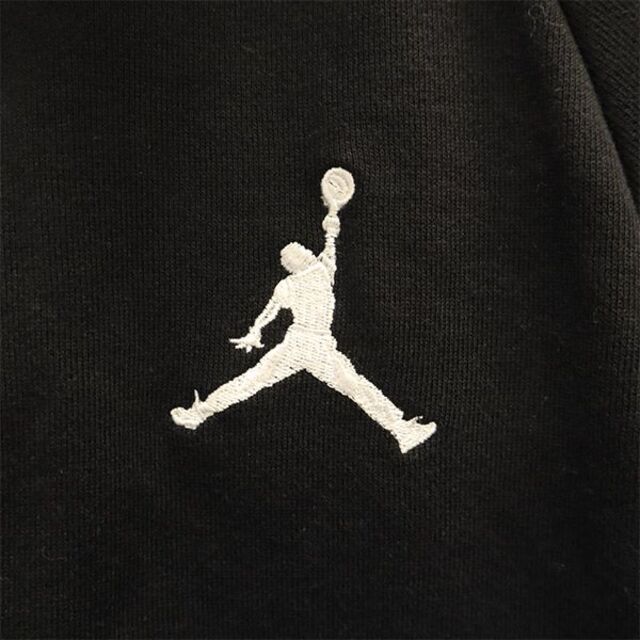 【極美品】【国内完売】ジャンプマン刺繍 NIKE AIRJORDAN 黒パーカー