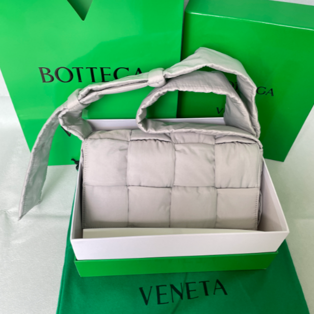 人気大割引 Bottega カセット テック パデッド ボッテガヴェネタ