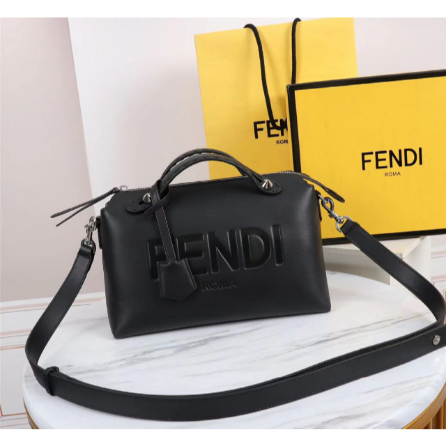 FENDI - 美品✨ FENDI ROMA バイザウェイ ミディアム 2way ハンドバッグ
