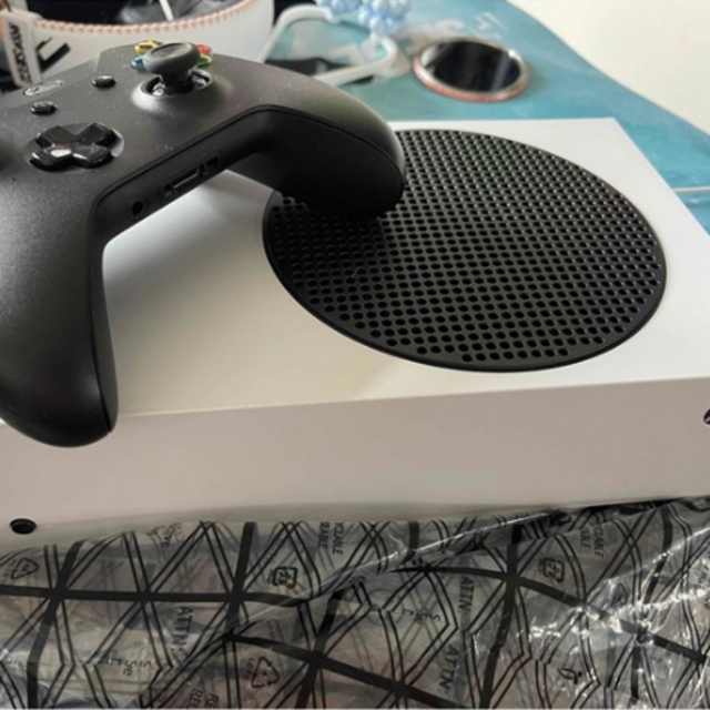 美品☆Xbox Series S本体 + コントローラー +電源ケーブル