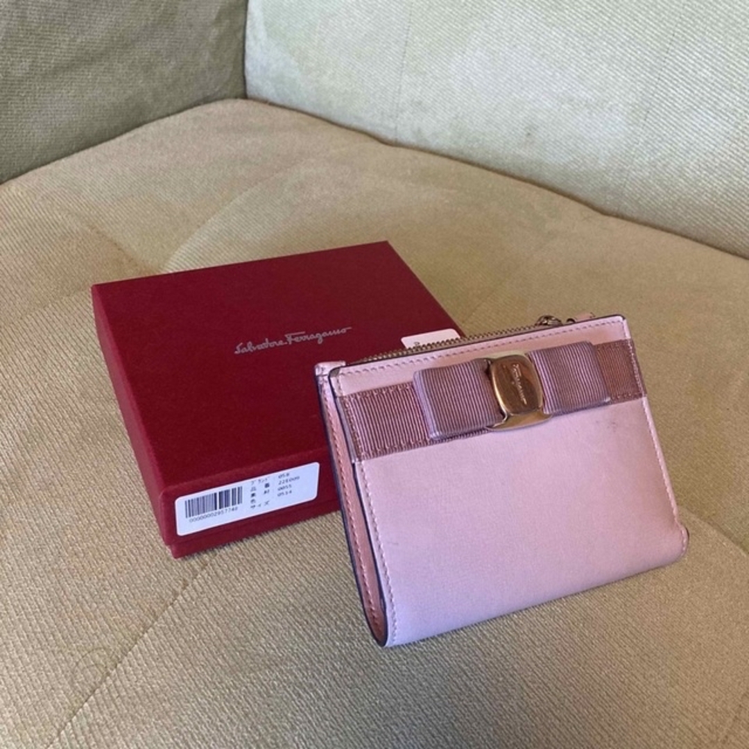 Salvatore Ferragamo(サルヴァトーレフェラガモ)のフェラガモ　二つ折り財布 レディースのファッション小物(財布)の商品写真