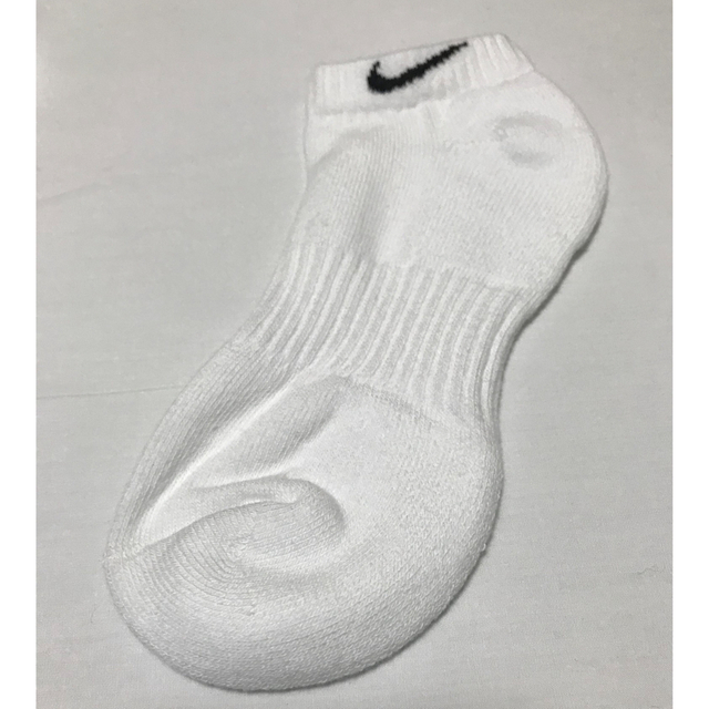 NIKE(ナイキ)のナイキ アンクル ソックス 23〜25 白3足　靴下 メンズ レディース レディースのレッグウェア(ソックス)の商品写真
