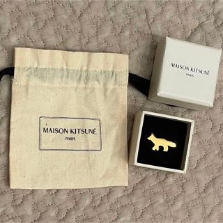 メゾンキツネ(MAISON KITSUNE')のゆぅかさん専用　MAISON KITSUNE キツネ　ブローチ(ブローチ/コサージュ)