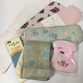 和装小物 まとめて 約6.5㎏ 帯留め 付け衿 足袋 バッグ 鞄 前板 ショー