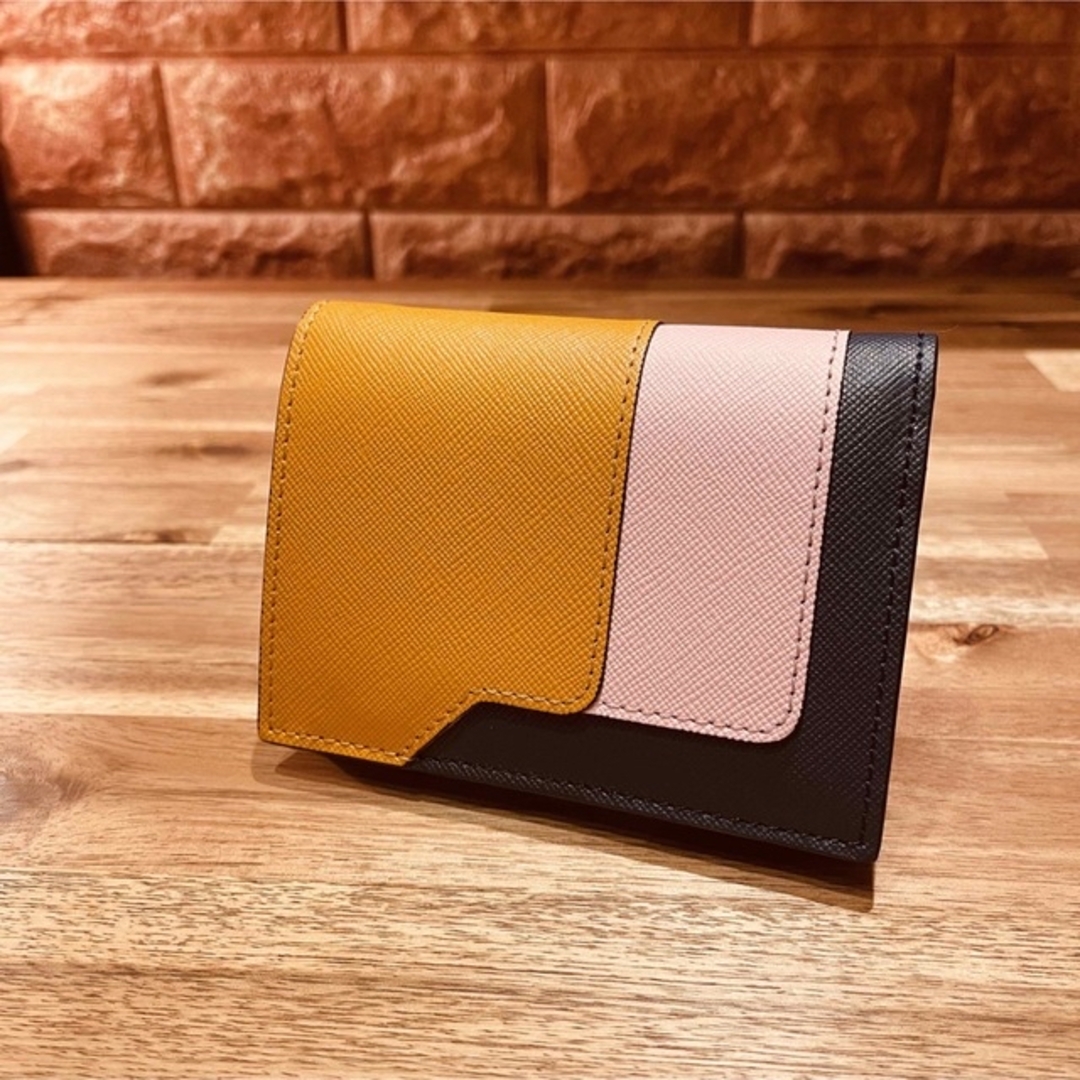 MARNI ミニウォレット マスタード×ネイビー×ピンク (箱、保存袋付き
