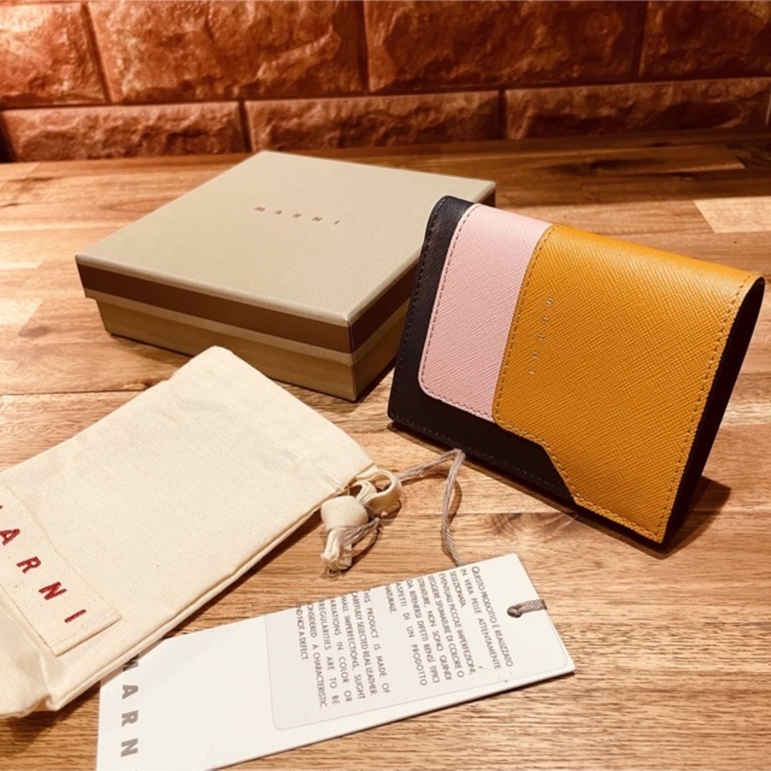 MARNI ミニウォレット マスタード×ネイビー×ピンク (箱、保存袋付き