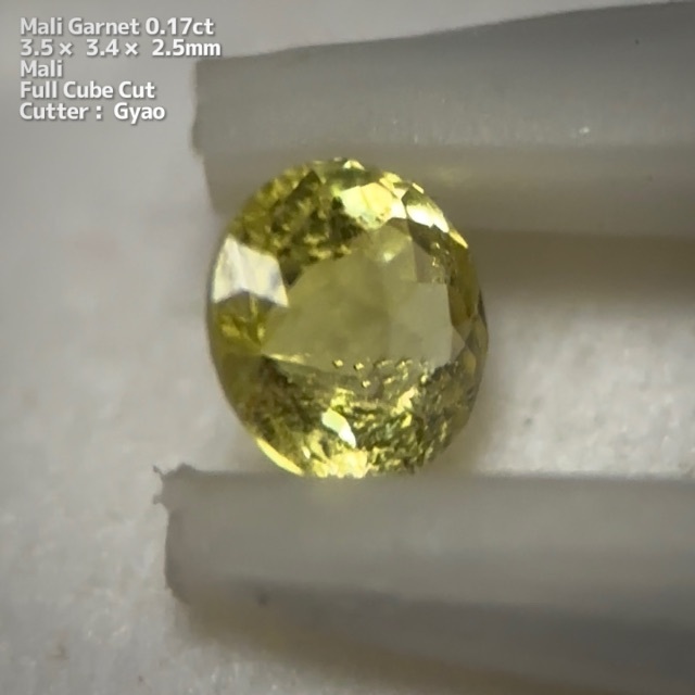 ヤフオクへ移動→マリガーネット0.17ct 3.5mmにフルキューブ???? 2