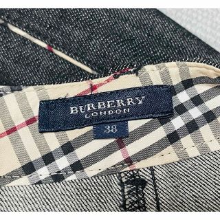 バーバリー(BURBERRY)のほぼ未使用　バーバリーロンドン　デニム　フレアスカート　デニム地　チェックライン(ひざ丈スカート)