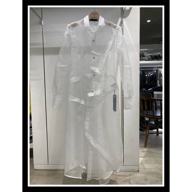 Yasuyuki Ishii - yasuyuki.ishii デザイン型ダーツ入り ロング Yasuyuki Ishii - yasuyuki.ishii デザイン型ダーツ入り ロング
