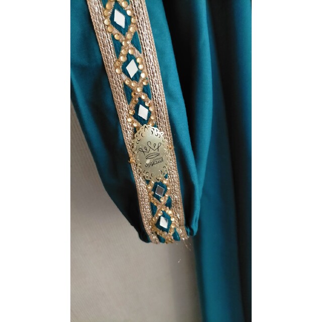 新品 クウェート アバヤ ガラベーヤ ピーコックグリーン レディースのフォーマル/ドレス(ロングドレス)の商品写真