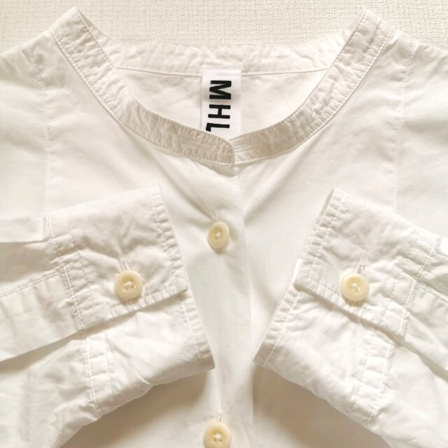トップスMHL コットンシャツ　白　バンドカラー　マーガレットハウエル　日本製