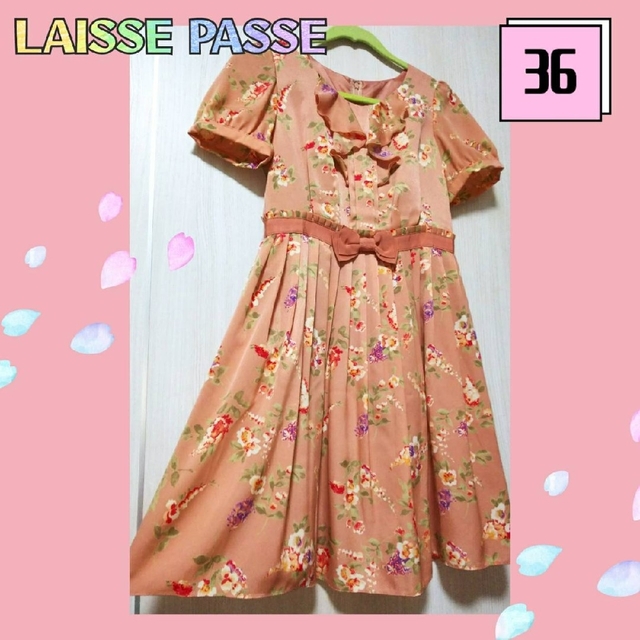 LAISSE PASSE(レッセパッセ)のレッセパッセ　花柄　サーモンピンク　可愛い　ワンピース　レディース レディースのワンピース(ひざ丈ワンピース)の商品写真