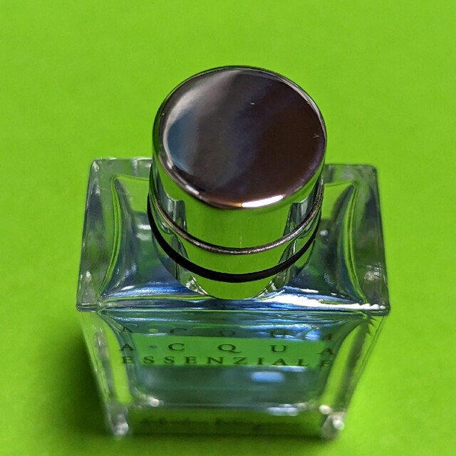 Salvatore Ferragamo(サルヴァトーレフェラガモ)のフェラガモアクアエッセンシャルオーデトワレ30ml コスメ/美容の香水(その他)の商品写真