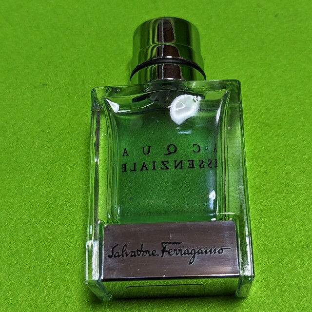 Salvatore Ferragamo(サルヴァトーレフェラガモ)のフェラガモアクアエッセンシャルオーデトワレ30ml コスメ/美容の香水(その他)の商品写真