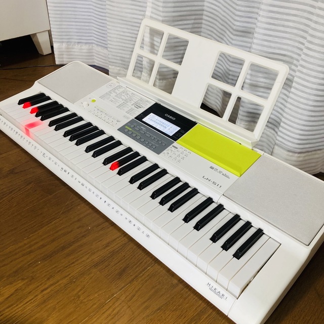 アダプター、譜面台付　CASIO LK-511 MIDI 光ナビ　電子キーボードのサムネイル