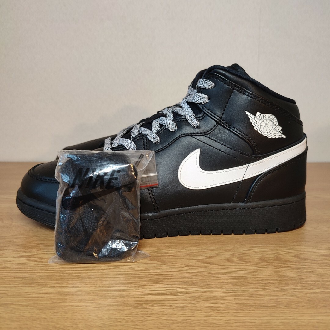 極美品 大人気カラー NIKE AIRJORDAN1 MID MONOTONE