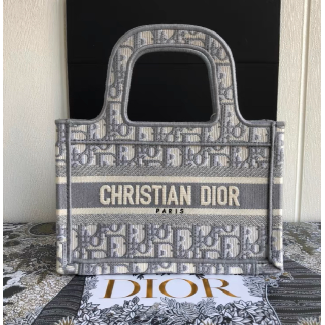 送料無料（一部地域を除く）】 DIOR - Dior Christian BOOK ディオール