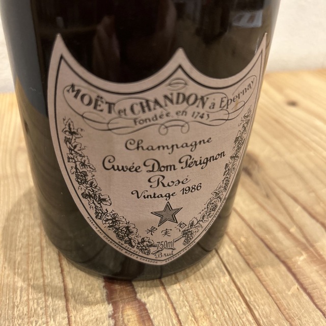 Dom Pérignon(ドンペリニヨン)の【未開栓】ドンペリ　1986年　750ml 希少！ 食品/飲料/酒の酒(シャンパン/スパークリングワイン)の商品写真