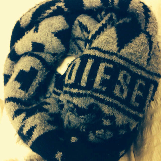 DIESEL(ディーゼル)の大人気‼︎ DIESEL マフラー レディースのファッション小物(マフラー/ショール)の商品写真