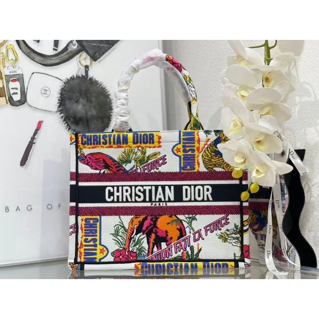 Christian Dior - 新作 DIOR BOOK TOTE バッグ ミディアム