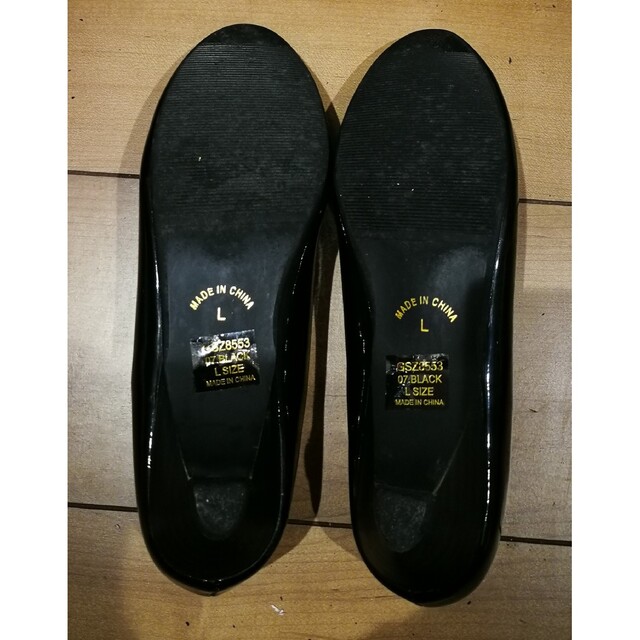 パンプス　黒　エナメル調 レディースの靴/シューズ(ハイヒール/パンプス)の商品写真