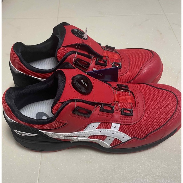 asics(アシックス)のアシックス　asics 24.5㎝　安全靴　靴　スニーカー　赤　黒　 レディースの靴/シューズ(その他)の商品写真