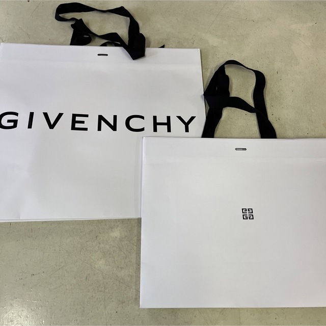 GIVENCHY(ジバンシィ)のgivenchy 紙袋　2p レディースのバッグ(ショップ袋)の商品写真