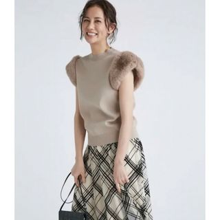 オンラインストアで販売 セルフォードショートファースリーブニット