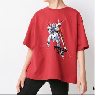 ジーユー(GU)の最終価格GUガンダムSEED赤160サイズtシャツ身幅かなりあります(キャラクターグッズ)