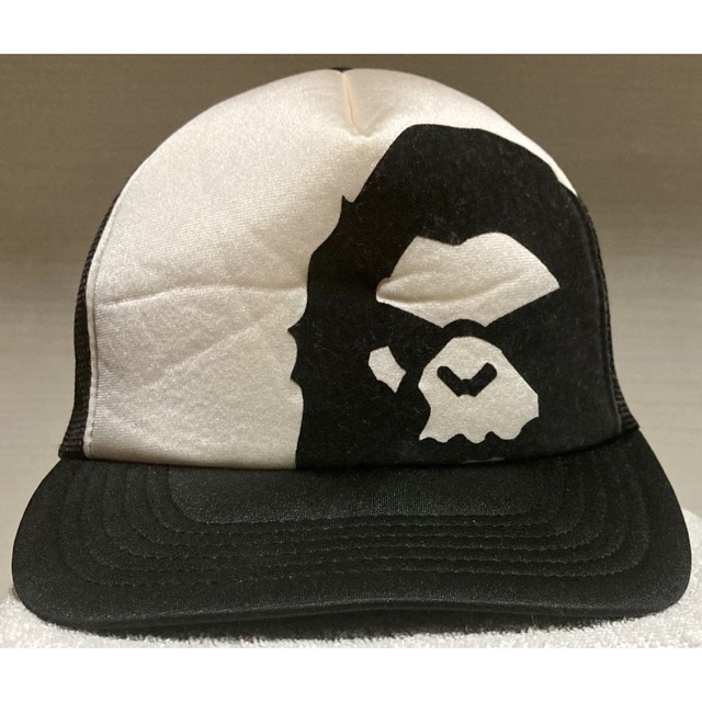 A BATHING APE(アベイシングエイプ)のAPE エイプ　メッシュキャップ　BAPE ベイプ メンズの帽子(キャップ)の商品写真