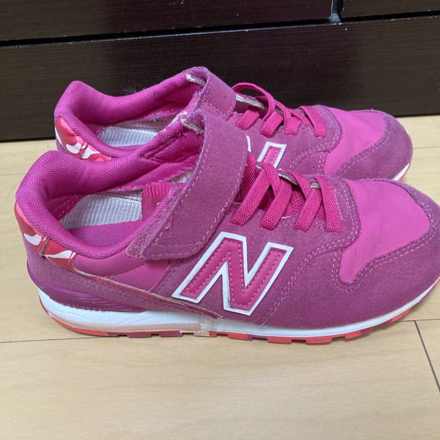 New Balance(ニューバランス)のニューバランス  NB 996 スニーカー　靴　21 キッズ/ベビー/マタニティのキッズ靴/シューズ(15cm~)(スニーカー)の商品写真