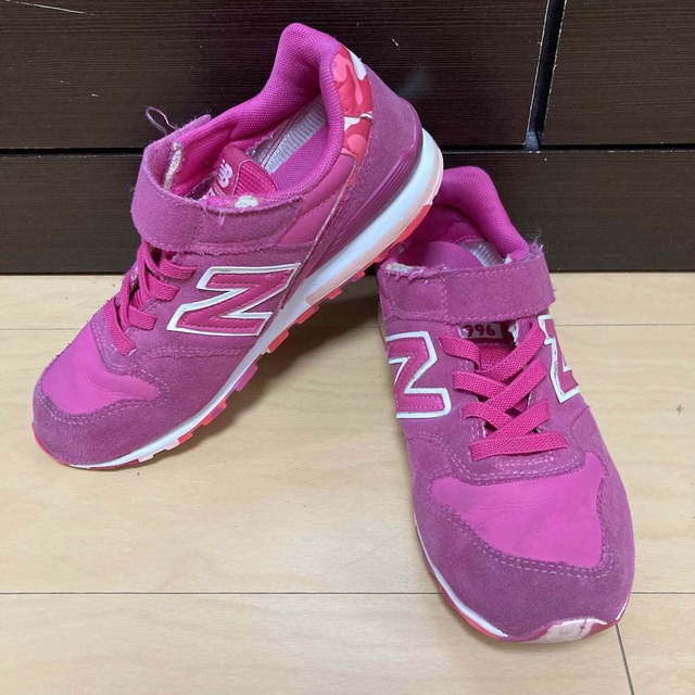 New Balance(ニューバランス)のニューバランス  NB 996 スニーカー　靴　21 キッズ/ベビー/マタニティのキッズ靴/シューズ(15cm~)(スニーカー)の商品写真