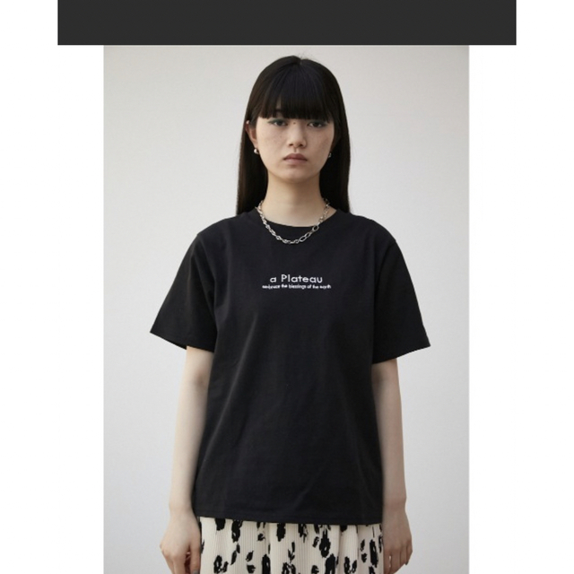 AZUL by moussy(アズールバイマウジー)のエンブロイダリーペティートロゴT メンズのトップス(Tシャツ/カットソー(半袖/袖なし))の商品写真