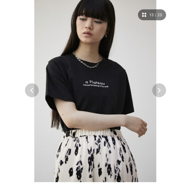 AZUL by moussy(アズールバイマウジー)のエンブロイダリーペティートロゴT メンズのトップス(Tシャツ/カットソー(半袖/袖なし))の商品写真