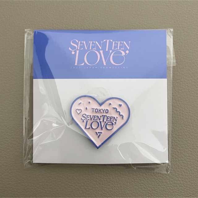 SEVENTEEN(セブンティーン)のSEVENTEEN ペンミ LOVE ピンバッジ PINS TOKYO 東京 エンタメ/ホビーのタレントグッズ(アイドルグッズ)の商品写真