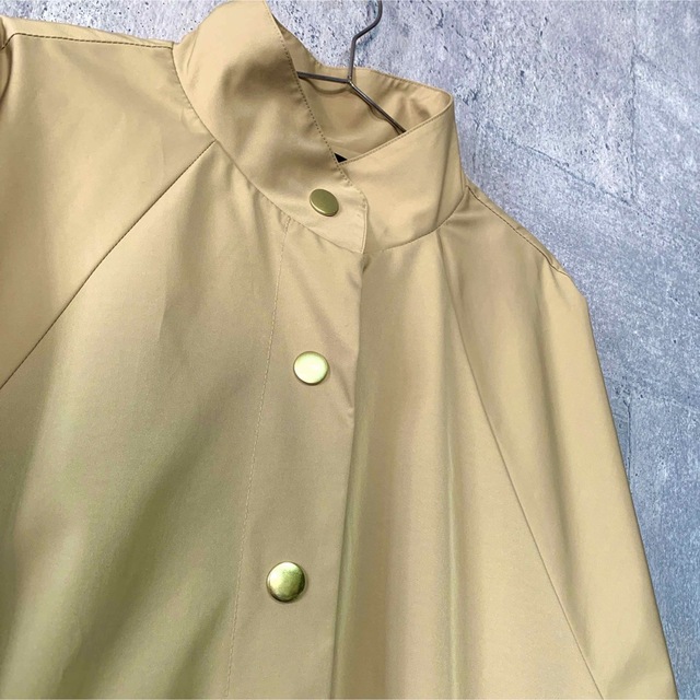 ドルマン袖ゴールドボタン　トレンチコート レディースのジャケット/アウター(トレンチコート)の商品写真
