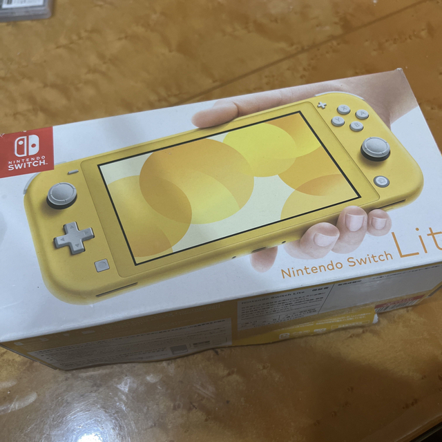 Nintendo Switch Lite イエロー　新品　スイッチ　ライト