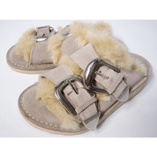 アパルトモンドゥーズィエムクラス(L'Appartement DEUXIEME CLASSE)のCAMINANDOカミナンド アパルトモン取扱いDOUBLE STRAP FUR SANDALダブルストラップファーサンダル【LFWA68769】(その他)