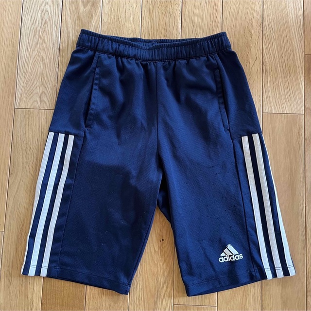 adidas(アディダス)のadidas 半ズボン ハーフパンツ 120 キッズ/ベビー/マタニティのキッズ服男の子用(90cm~)(パンツ/スパッツ)の商品写真