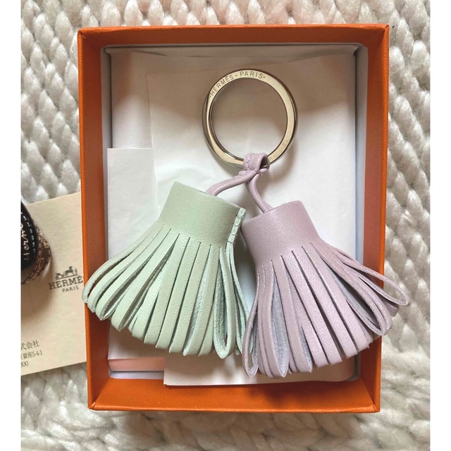 新品 エルメス HERMES カルメン キーホルダー チャーム ヴェールフィズ-