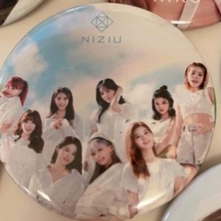 ニジュー(NiziU)のniziu 缶バッジ(アイドルグッズ)