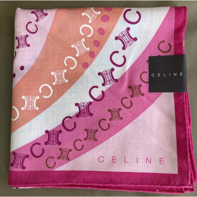 celine(セリーヌ)の未使用 大判 CELINE ハンカチ セリーヌ ピンク オレンジ マカダム レディースのファッション小物(ハンカチ)の商品写真