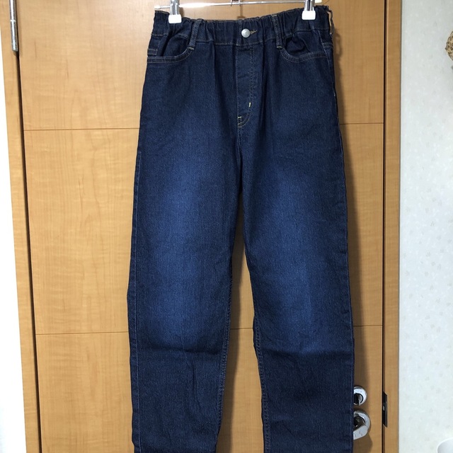 GU(ジーユー)のGU デニム　キッズ　160㎝ キッズ/ベビー/マタニティのキッズ服男の子用(90cm~)(パンツ/スパッツ)の商品写真