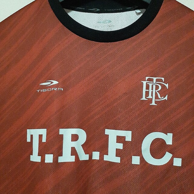 ティゴラ半袖Tシャツ(赤) スポーツ/アウトドアのサッカー/フットサル(ウェア)の商品写真