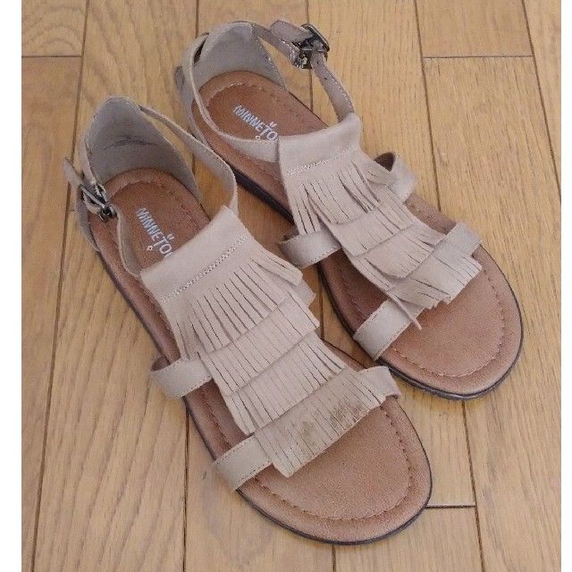 Minnetonka(ミネトンカ)の【値下げ】MINNETONKA サンダル ベージュ レディースの靴/シューズ(サンダル)の商品写真