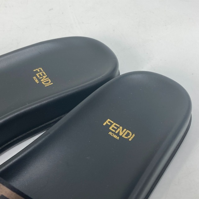 フェンディ FENDI フィール スライド プリーツ 8X8142 靴 シャワーサンダル プールサンダル ズッカ サンダル ポリエステル ブラウン35JP靴サイズ