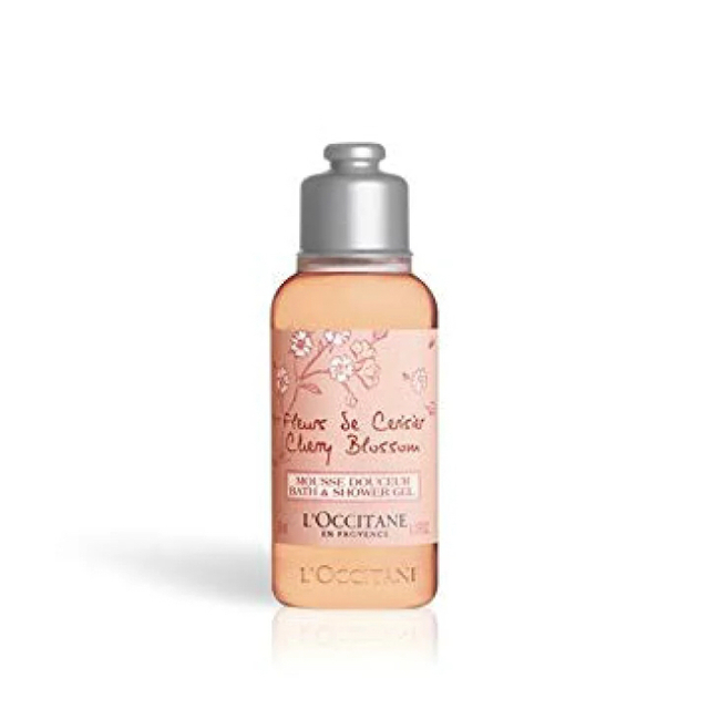 L'OCCITANE(ロクシタン)の新品・未使用【ロクシタン　チェリーブロッサム】3点セットギフトボックス コスメ/美容のボディケア(ハンドクリーム)の商品写真