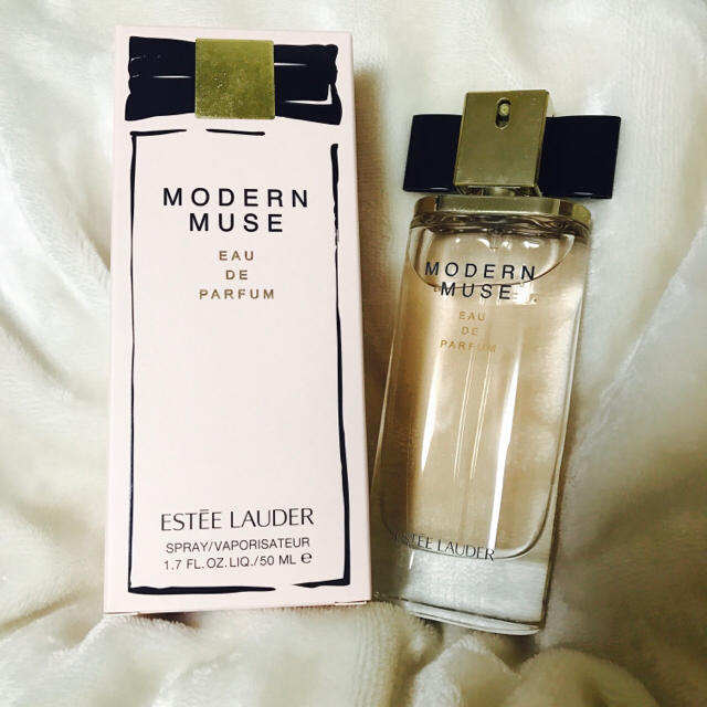 Estee Lauder(エスティローダー)のESTEE LAUDER モダンミューズ オーデ パフュームスプレィ コスメ/美容の香水(香水(女性用))の商品写真