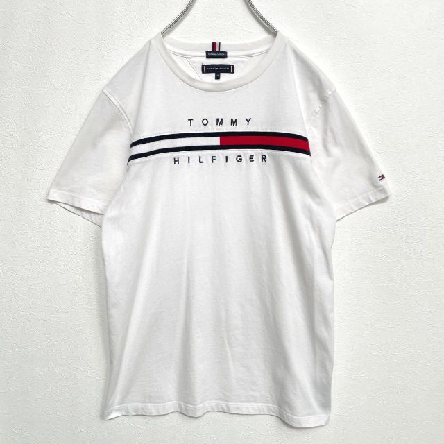 TOMMY HILFIGER(トミーヒルフィガー)の大人気　トミーヒルフィガー　ビッグロゴ　フロントロゴ　半袖Tシャツ　ホワイト レディースのトップス(Tシャツ(半袖/袖なし))の商品写真