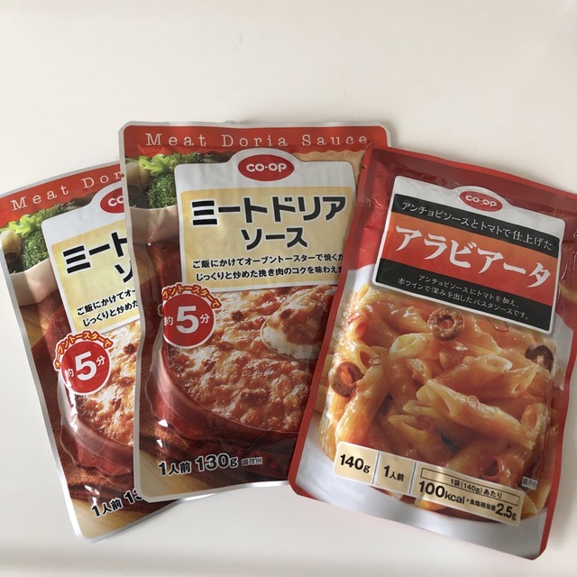 ミートドリアソース　2袋　アラビアータ　1袋 食品/飲料/酒の加工食品(レトルト食品)の商品写真